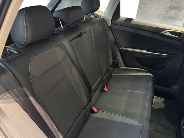 2026 Volkswagen Taos SE Black Image 10 of 25