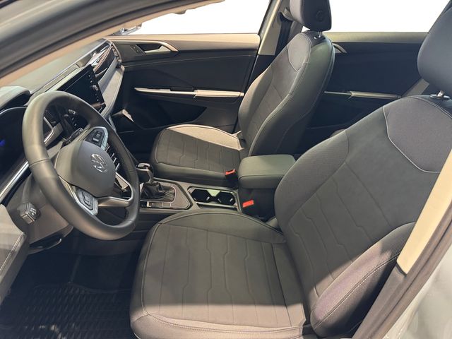 2026 Volkswagen Taos SE Black Image 12 of 25