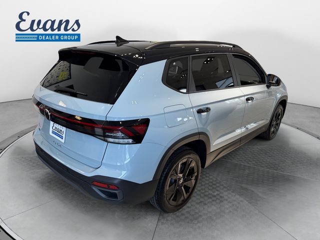 2026 Volkswagen Taos SE Black Image 4 of 25