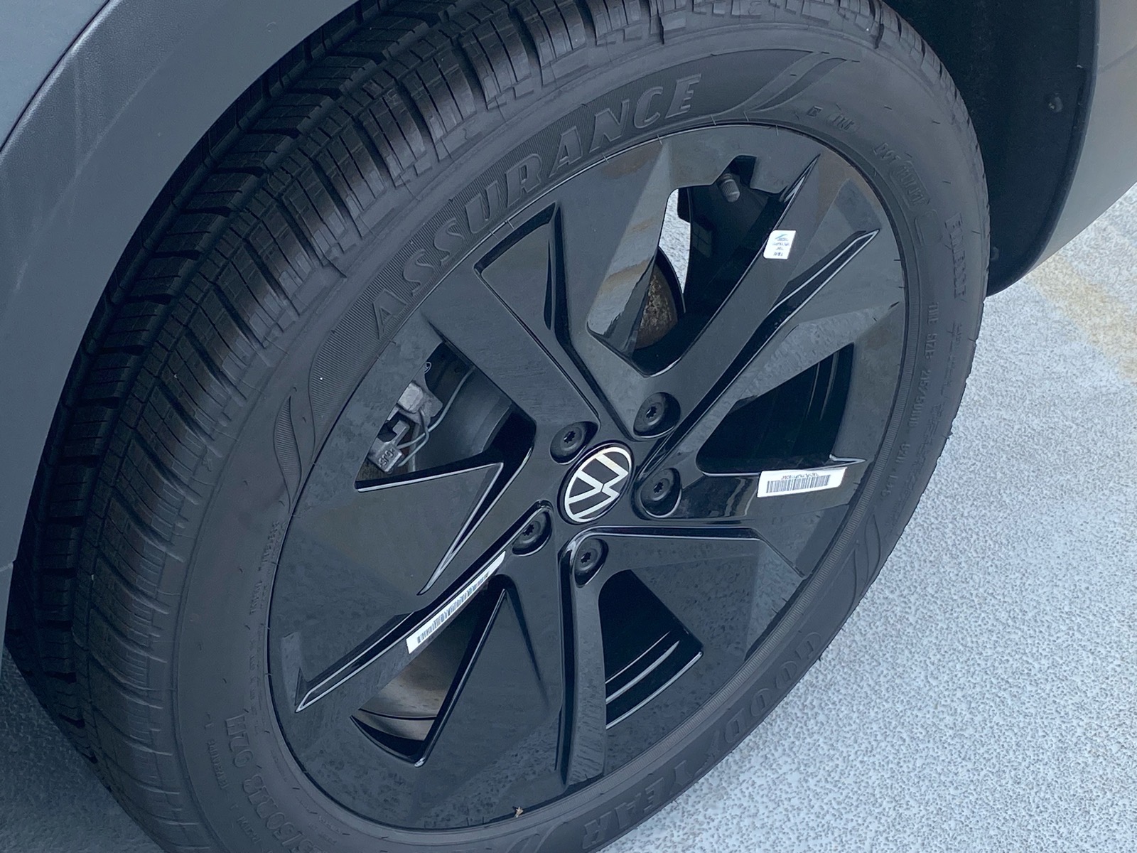 2026 Volkswagen Taos SE Image 2 of 11