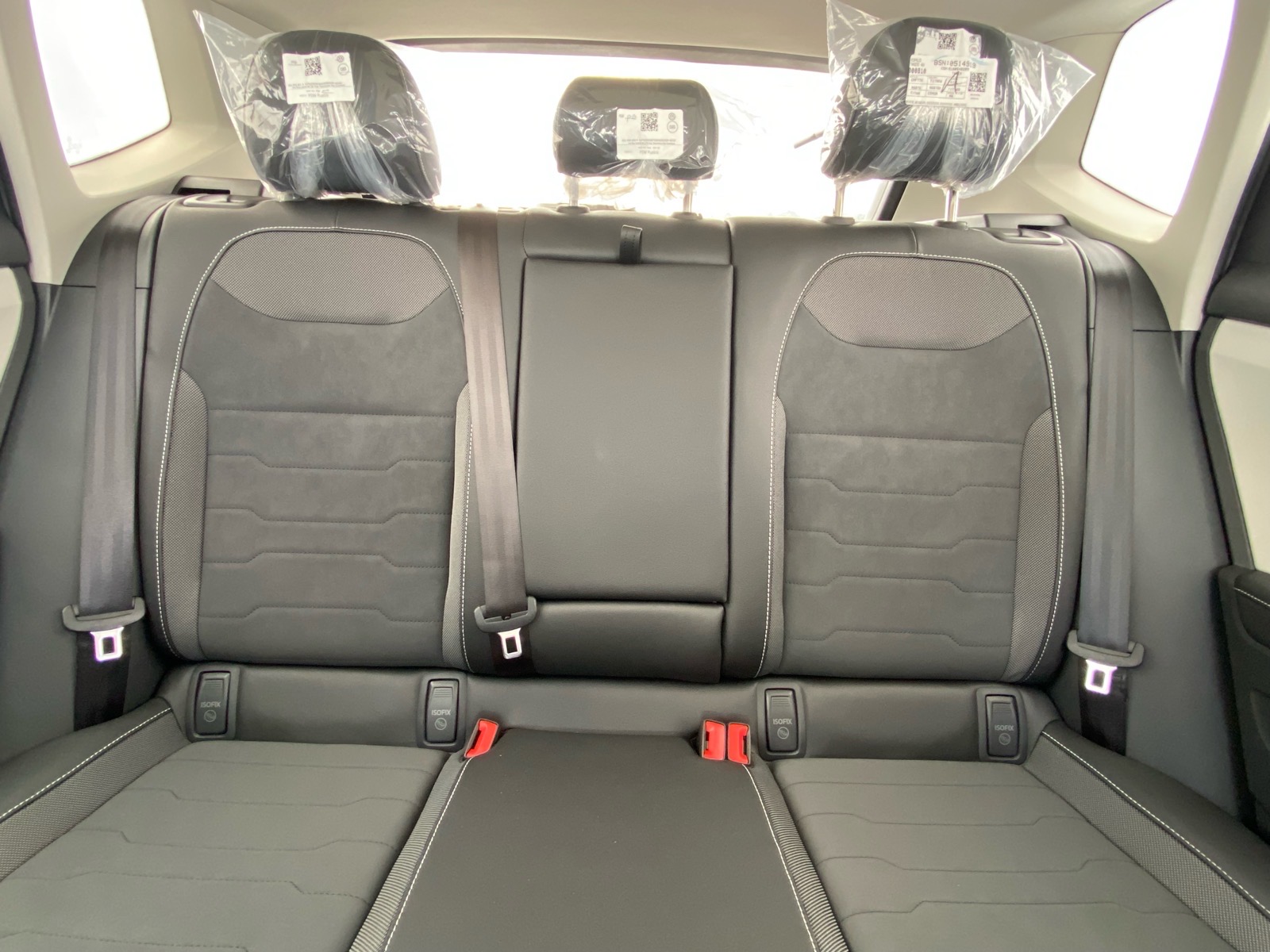 2026 Volkswagen Taos SE Image 2 of 10