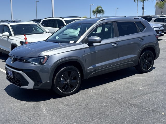 2026 Volkswagen Taos SE Image 1 of 36