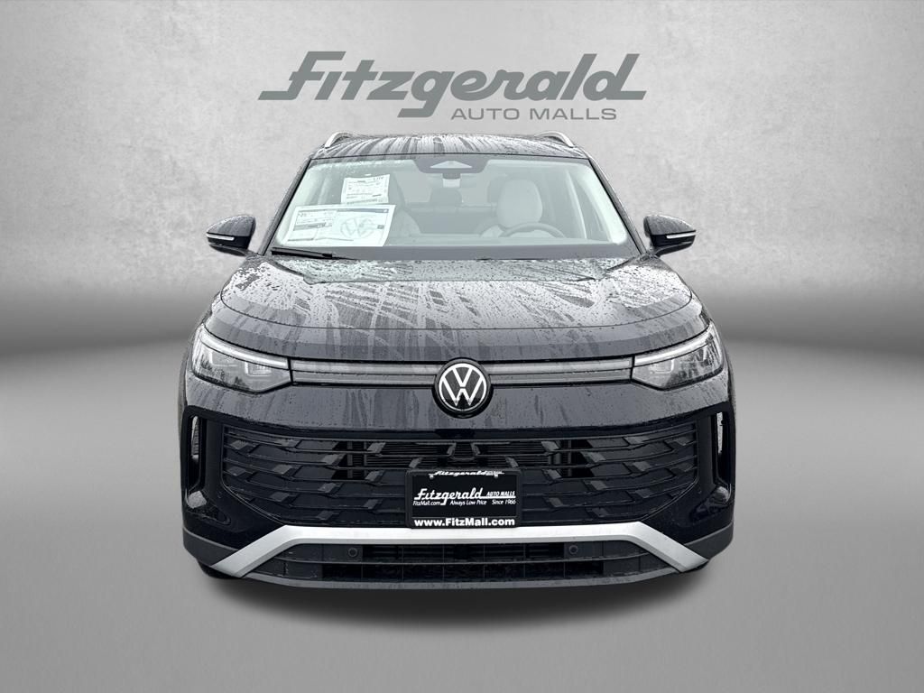 2026 Volkswagen Tiguan SE Image 2 of 27