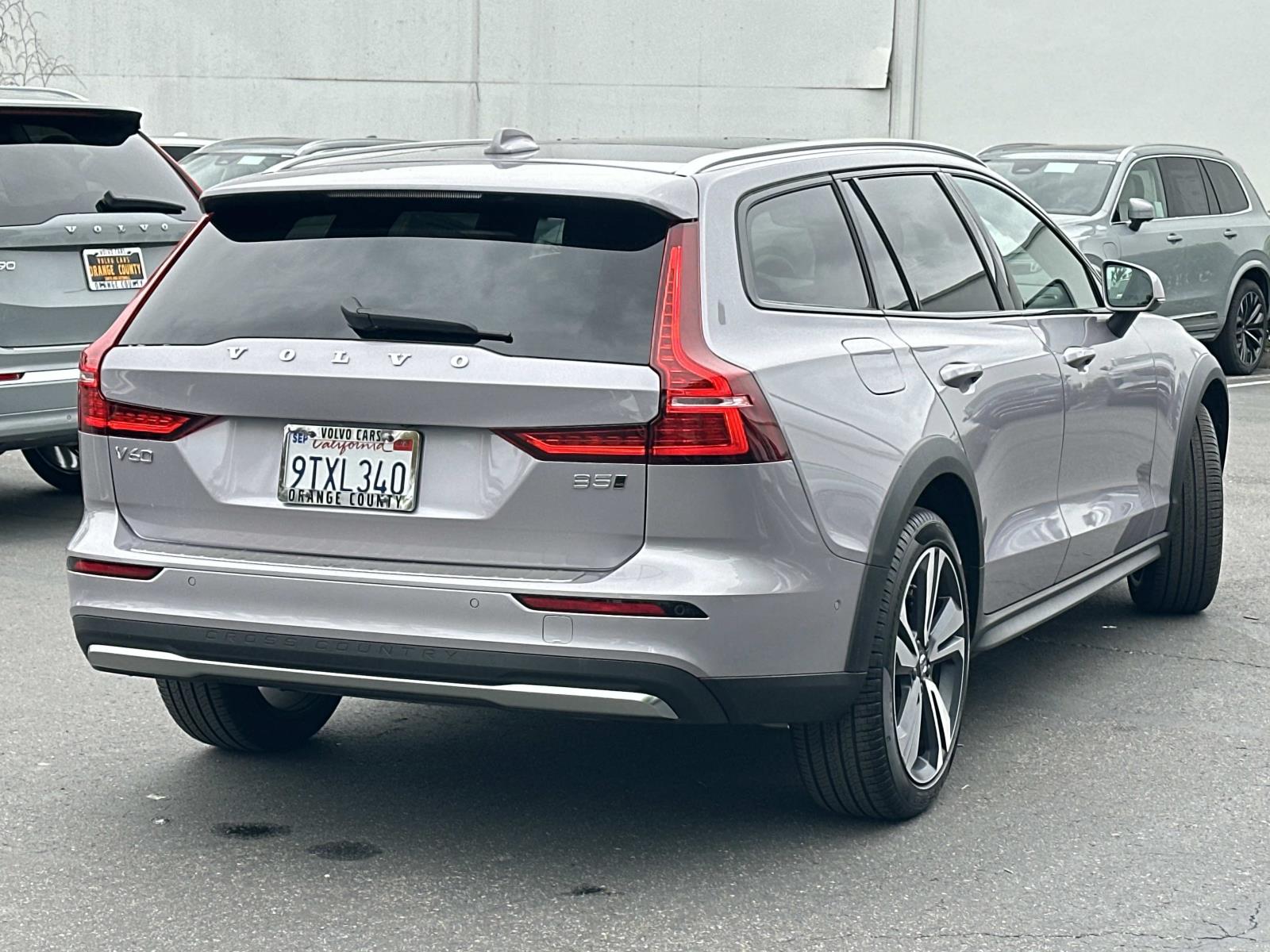 2026 Volvo V60 Cross Country Plus Image 5 of 39