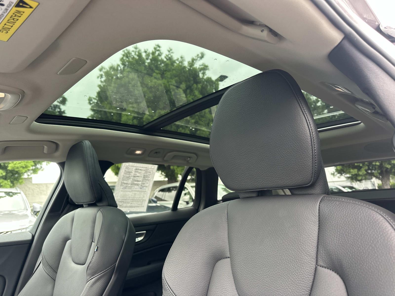 2026 Volvo V60 Cross Country Plus Image 13 of 39