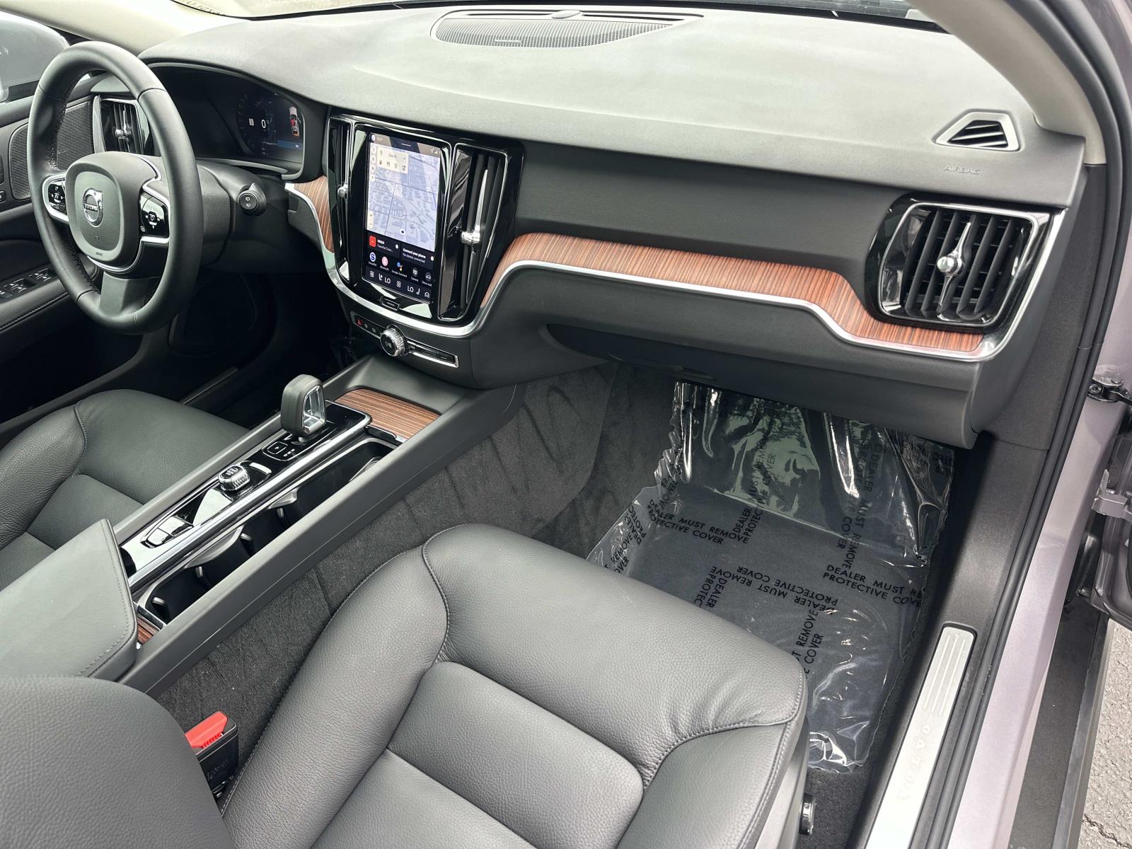 2026 Volvo V60 Cross Country Plus Image 18 of 39