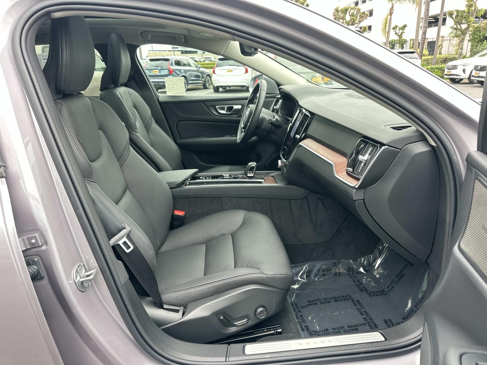 2026 Volvo V60 Cross Country Plus Image 14 of 39