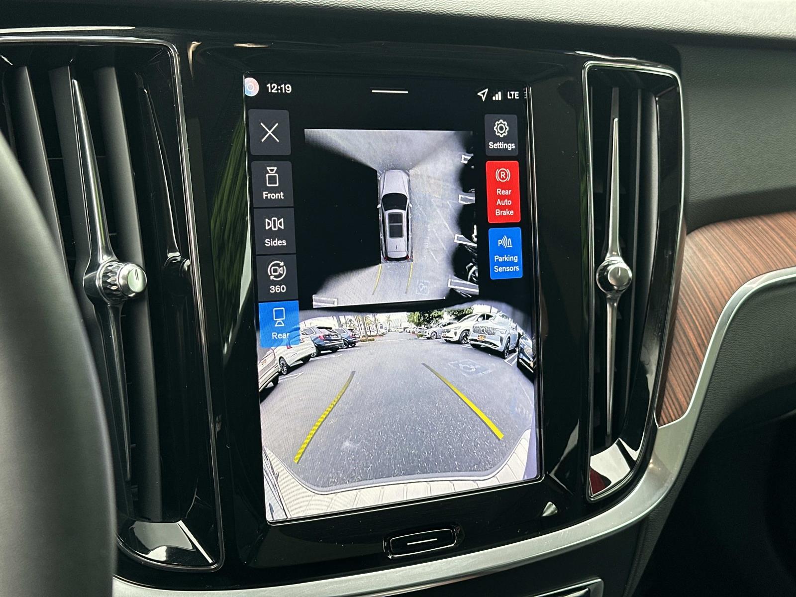 2026 Volvo V60 Cross Country Plus Image 25 of 39