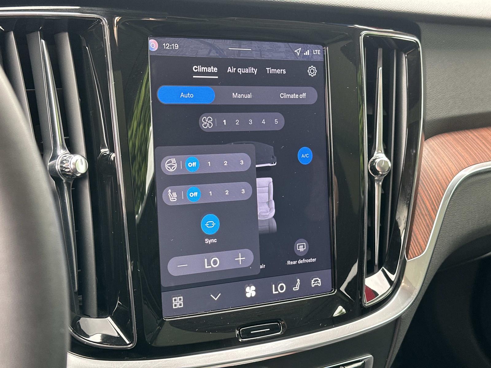 2026 Volvo V60 Cross Country Plus Image 24 of 39