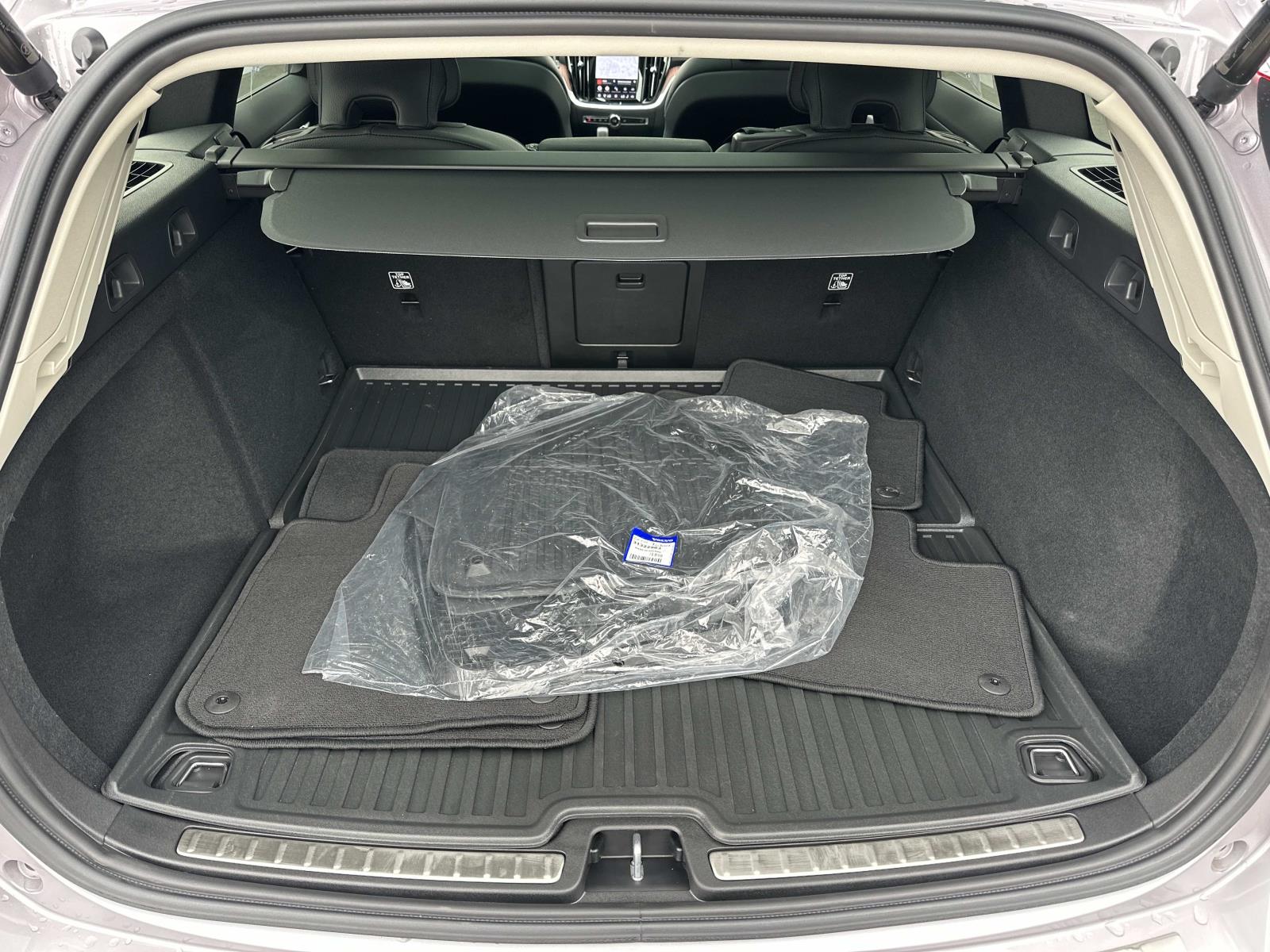 2026 Volvo V60 Cross Country Plus Image 10 of 39