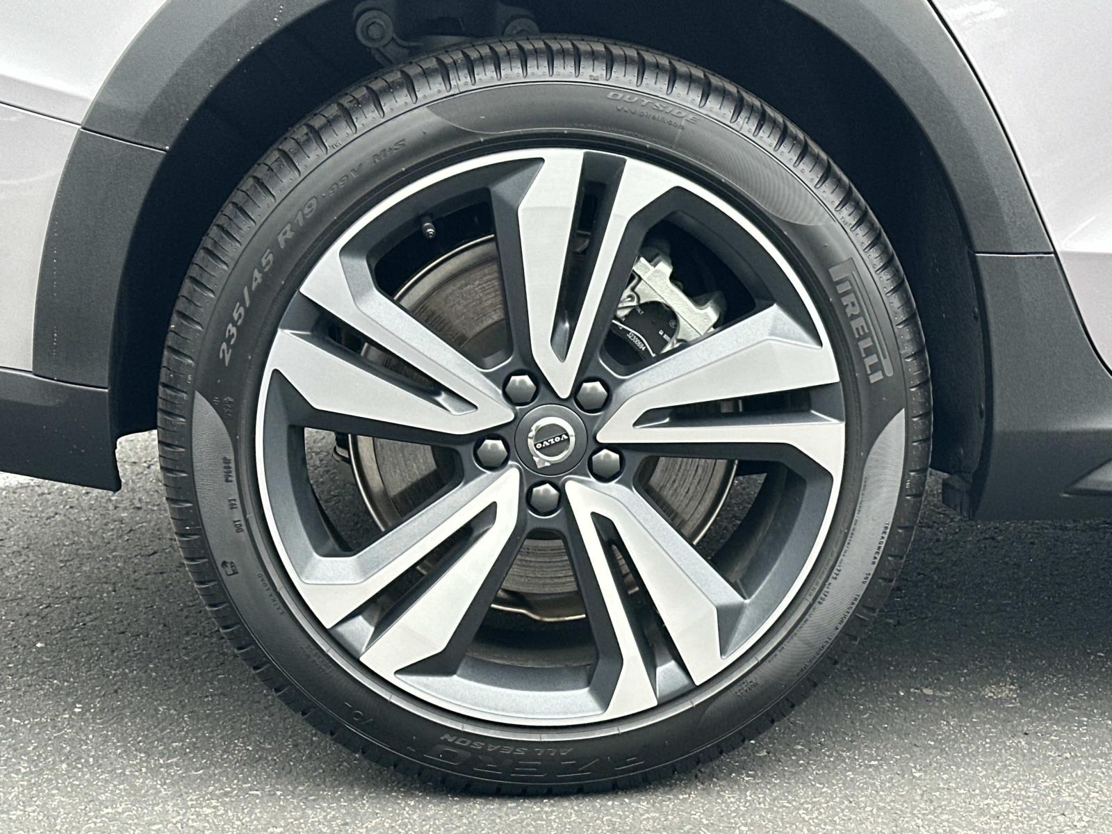 2026 Volvo V60 Cross Country Plus Image 9 of 39