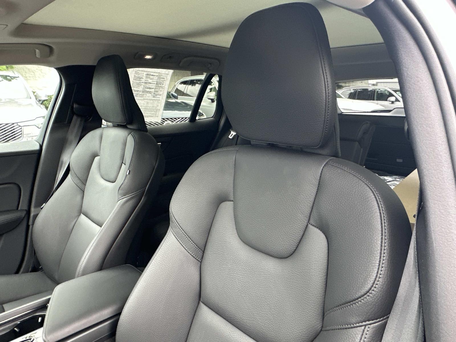 2026 Volvo V60 Cross Country Plus Image 11 of 39