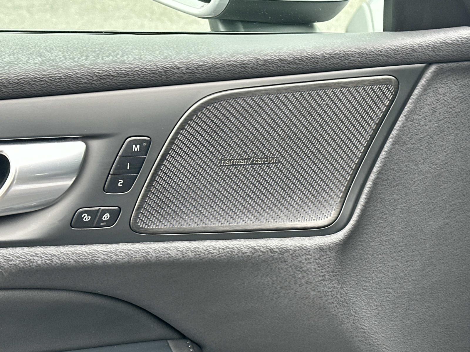 2026 Volvo V60 Cross Country Plus Image 32 of 39