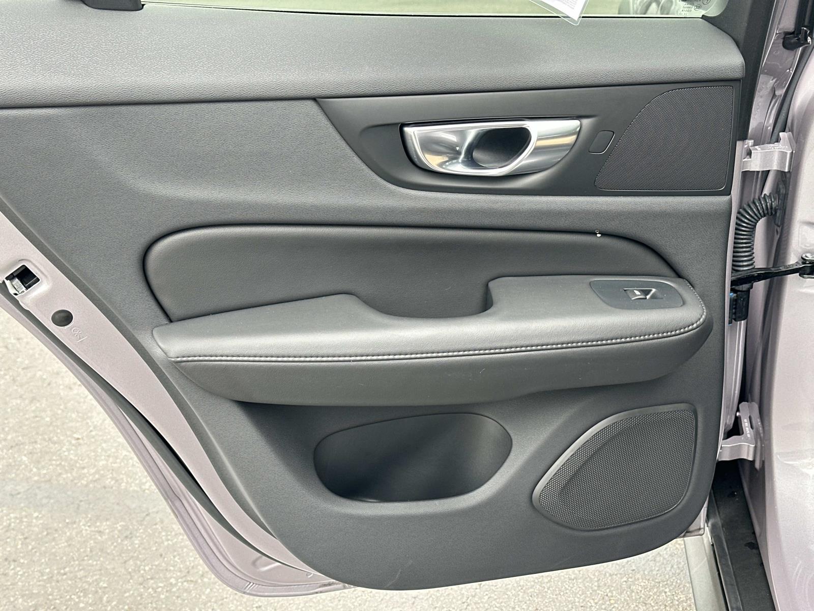 2026 Volvo V60 Cross Country Plus Image 28 of 39