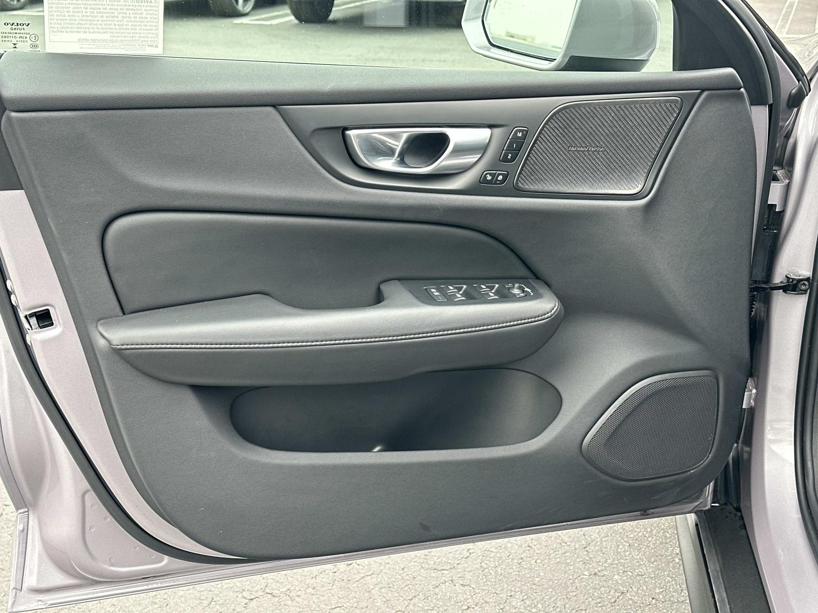 2026 Volvo V60 Cross Country Plus Image 27 of 39