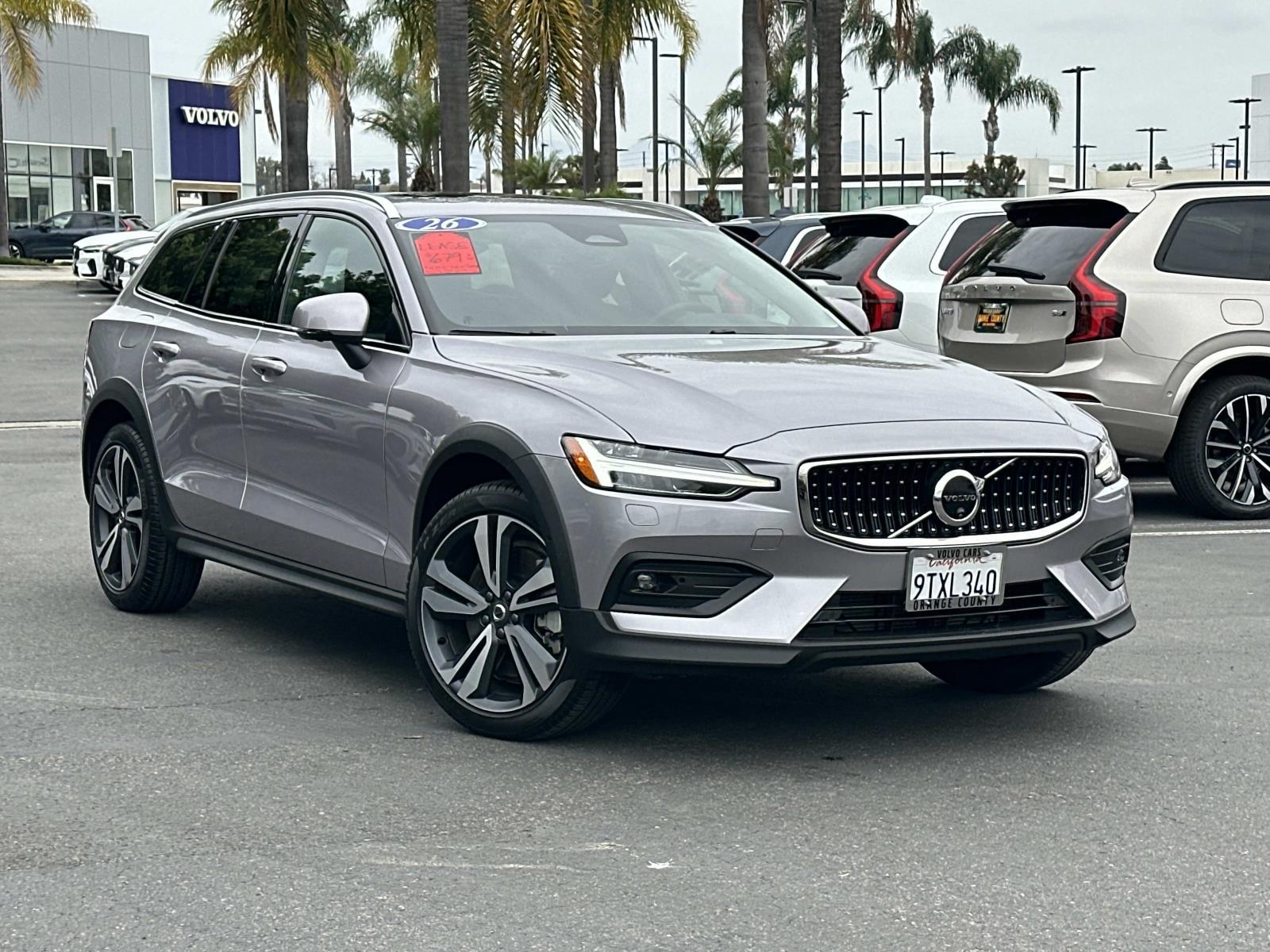 2026 Volvo V60 Cross Country Plus Image 3 of 39