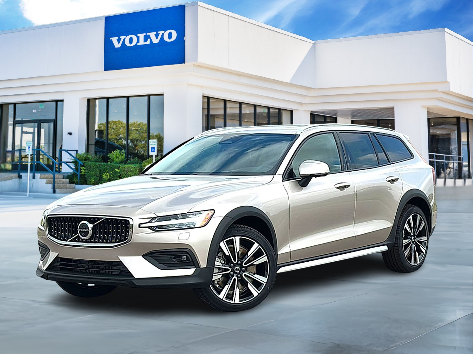 2026 Volvo V60 Cross Country Ultra Image 1 of 26