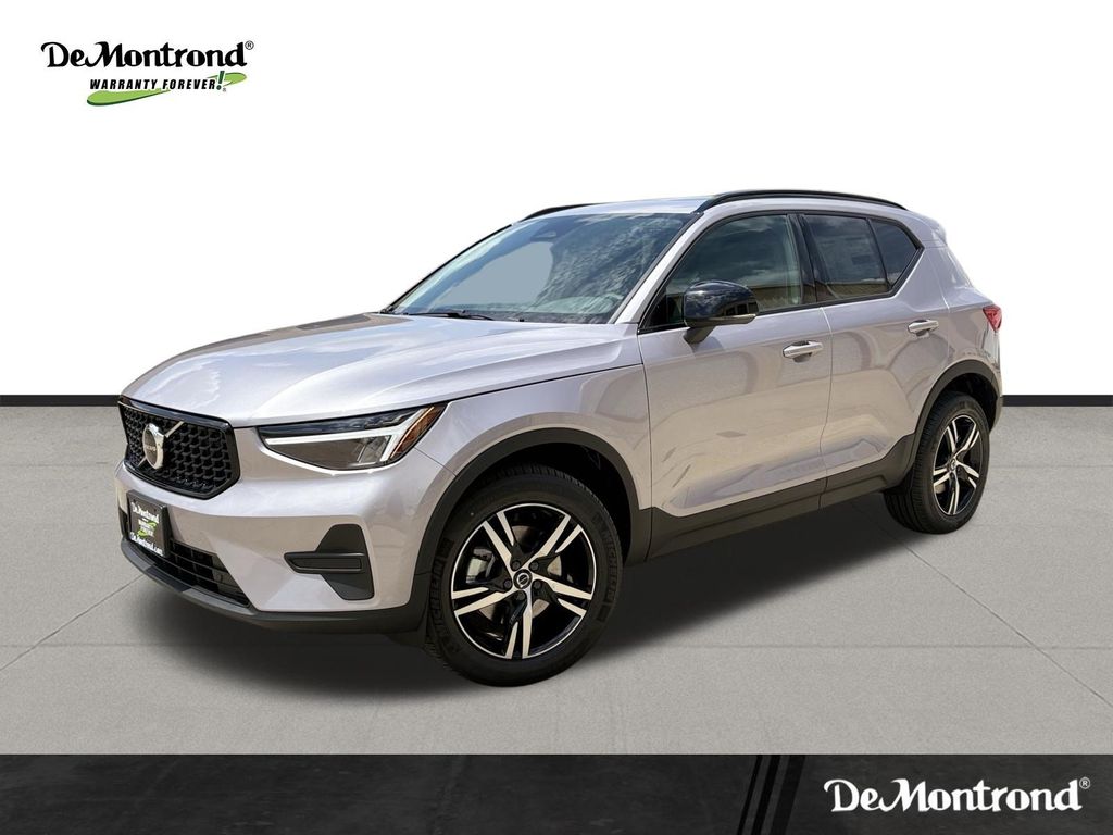 2026 Volvo XC40 Core Image 1 of 29