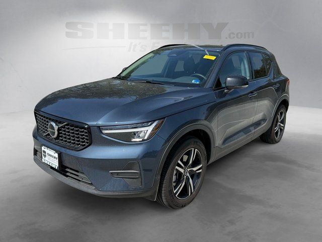 2026 Volvo XC40 Core Image 1 of 34
