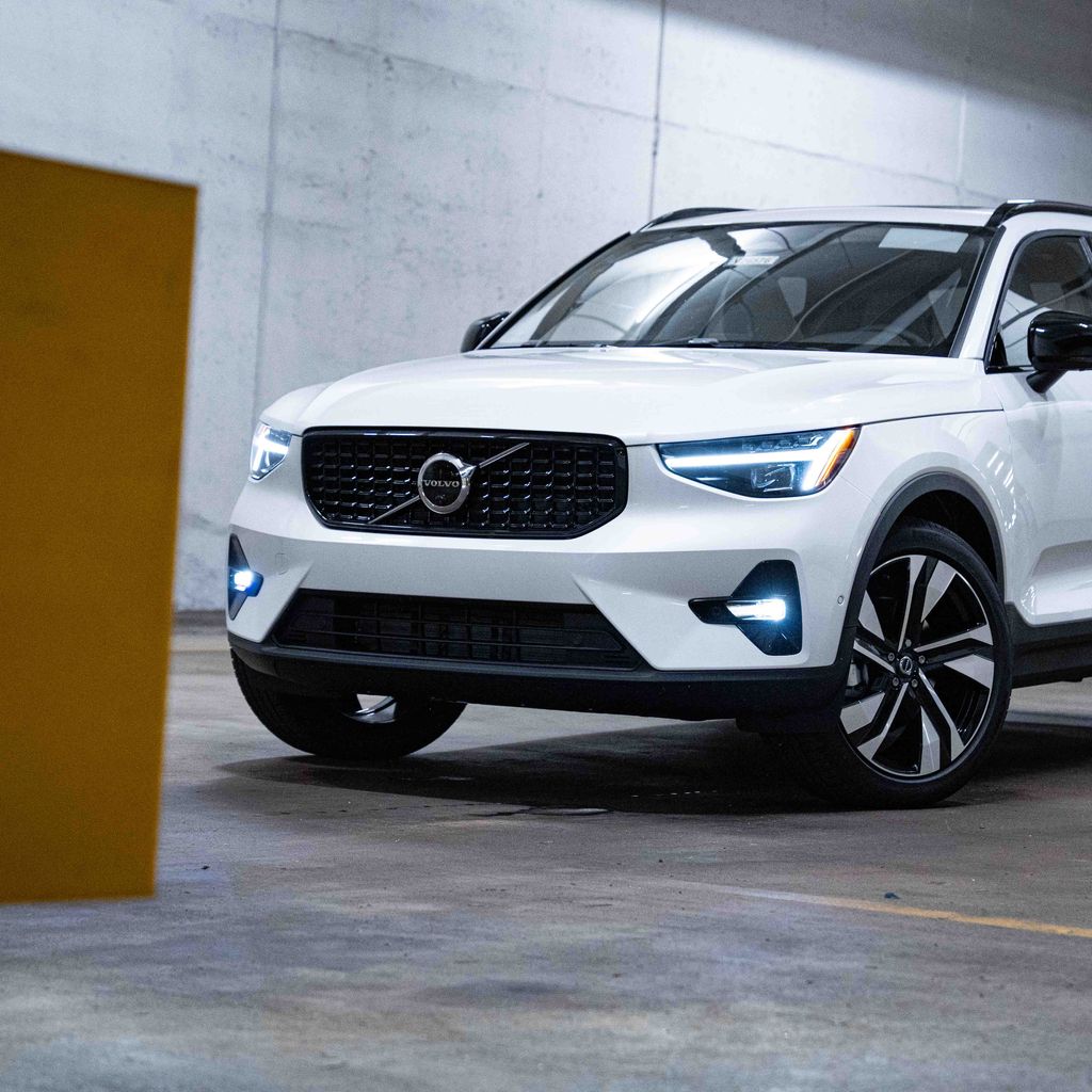 2026 Volvo XC40 Plus Image 2 of 30