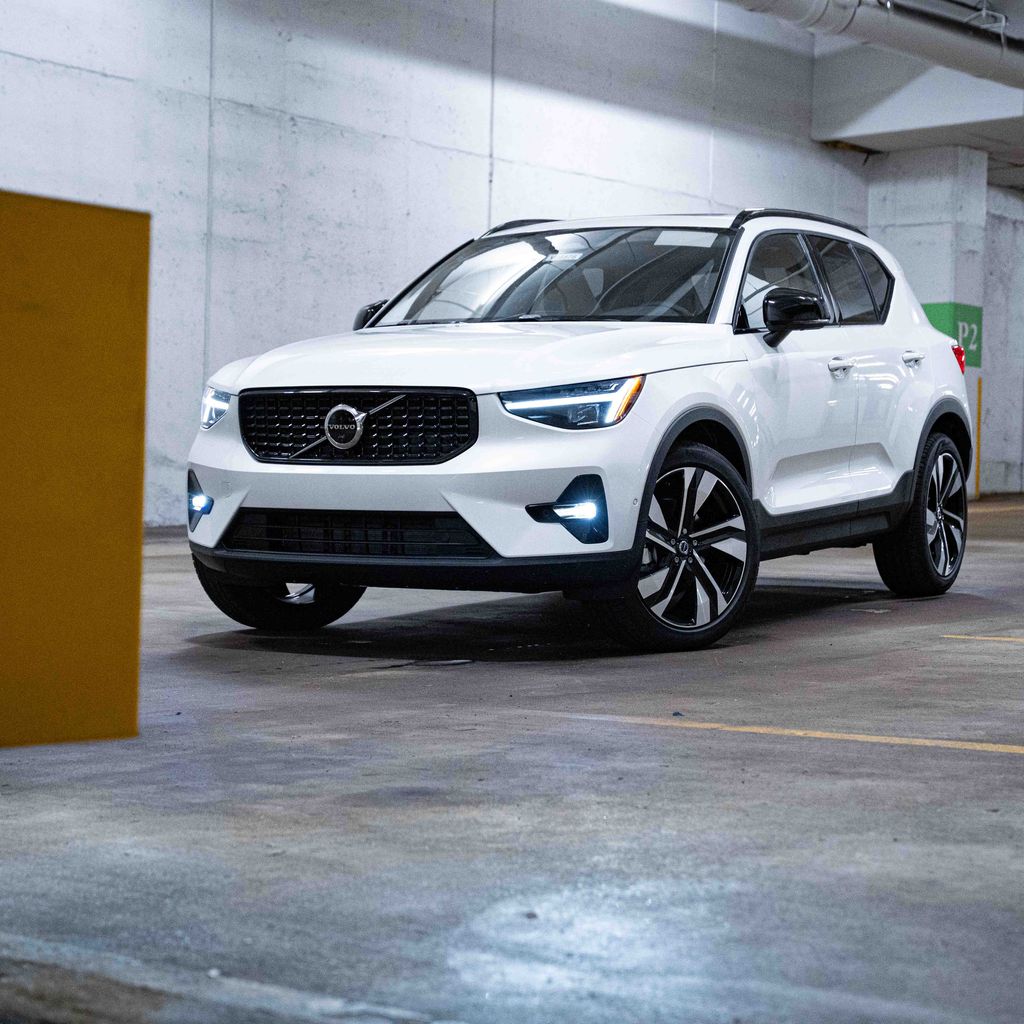 2026 Volvo XC40 Plus Image 1 of 30