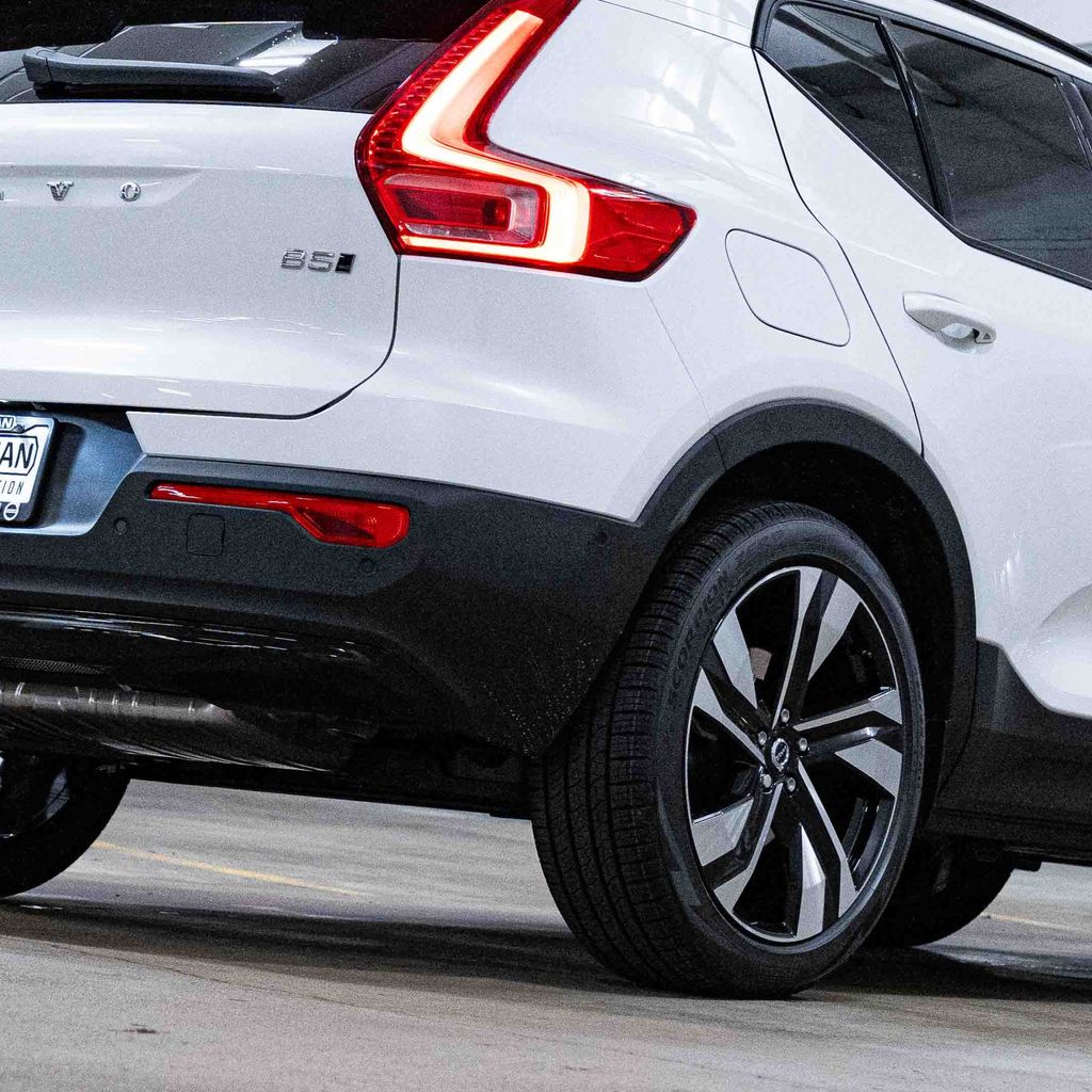 2026 Volvo XC40 Plus Image 3 of 30