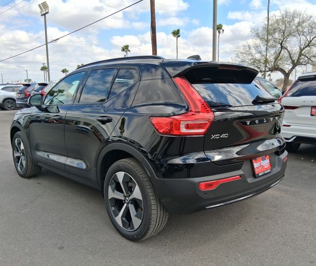 2026 Volvo XC40 Plus Image 3 of 22