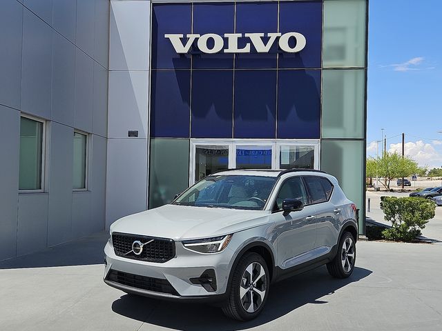2026 Volvo XC40 Plus Image 1 of 28