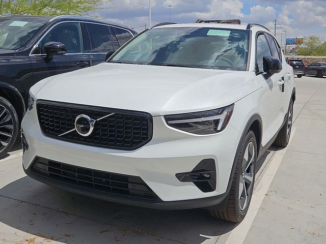 2026 Volvo XC40 Plus Image 1 of 7