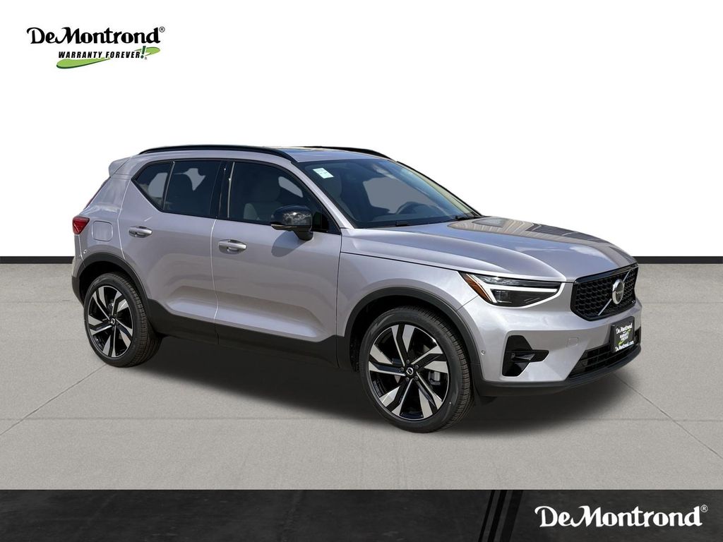 2026 Volvo XC40 Ultra Image 3 of 30