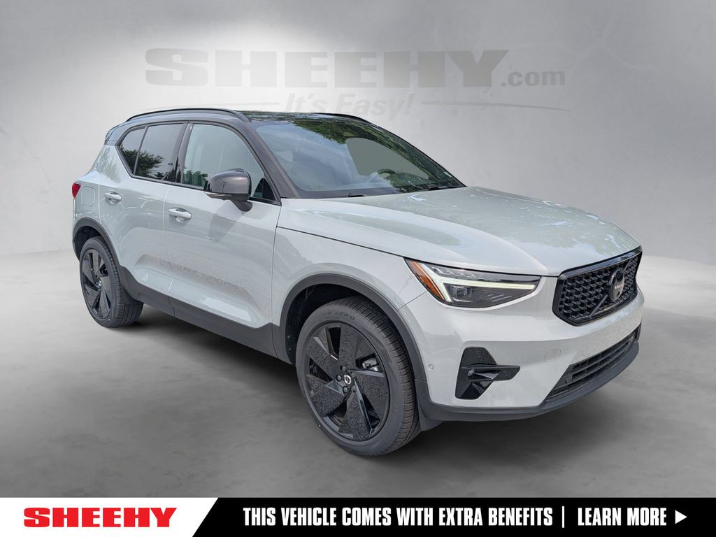2026 Volvo XC40 Ultra Black Edition Image 2 of 28