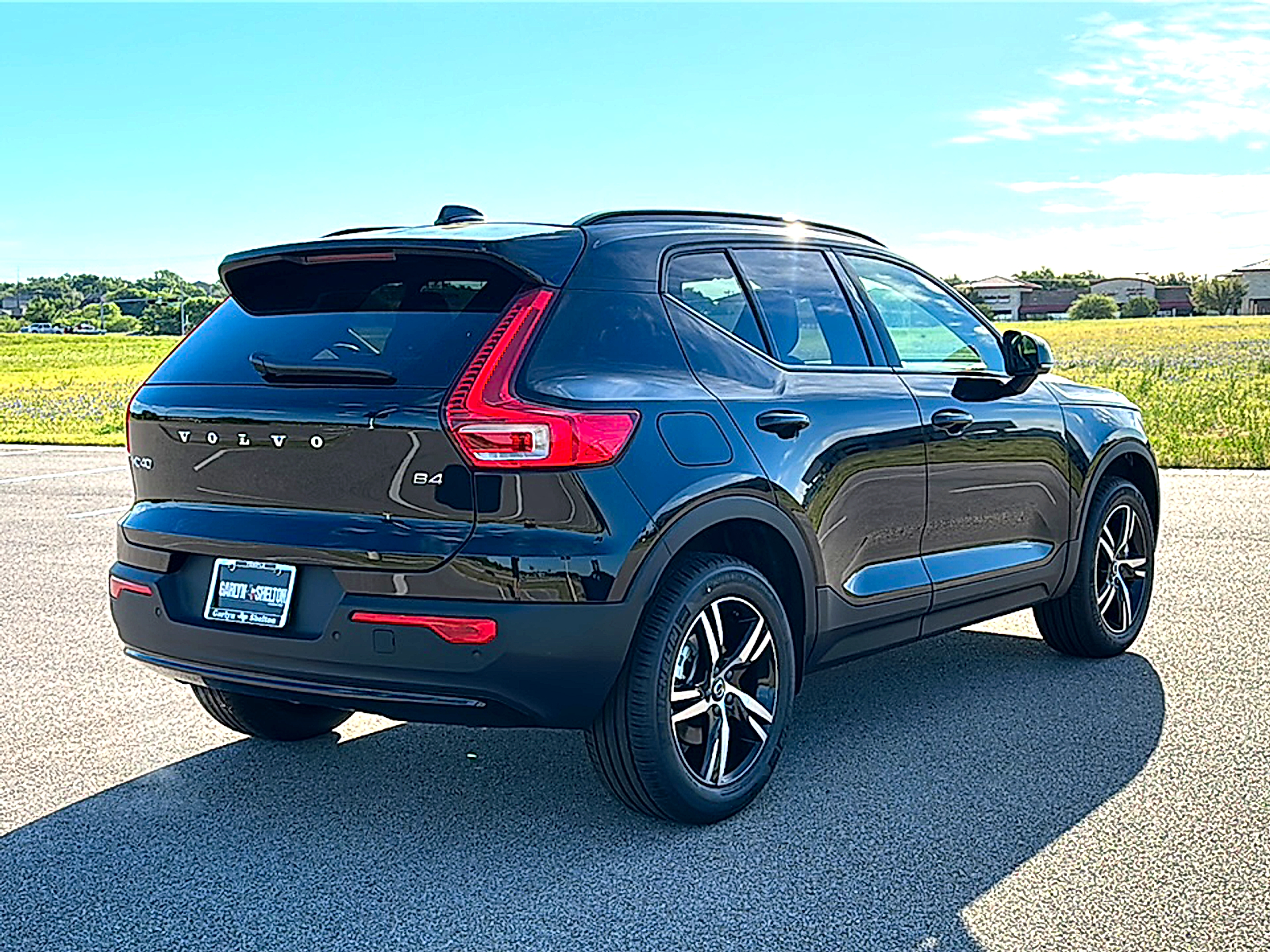 2026 Volvo XC40 Core Image 3 of 27