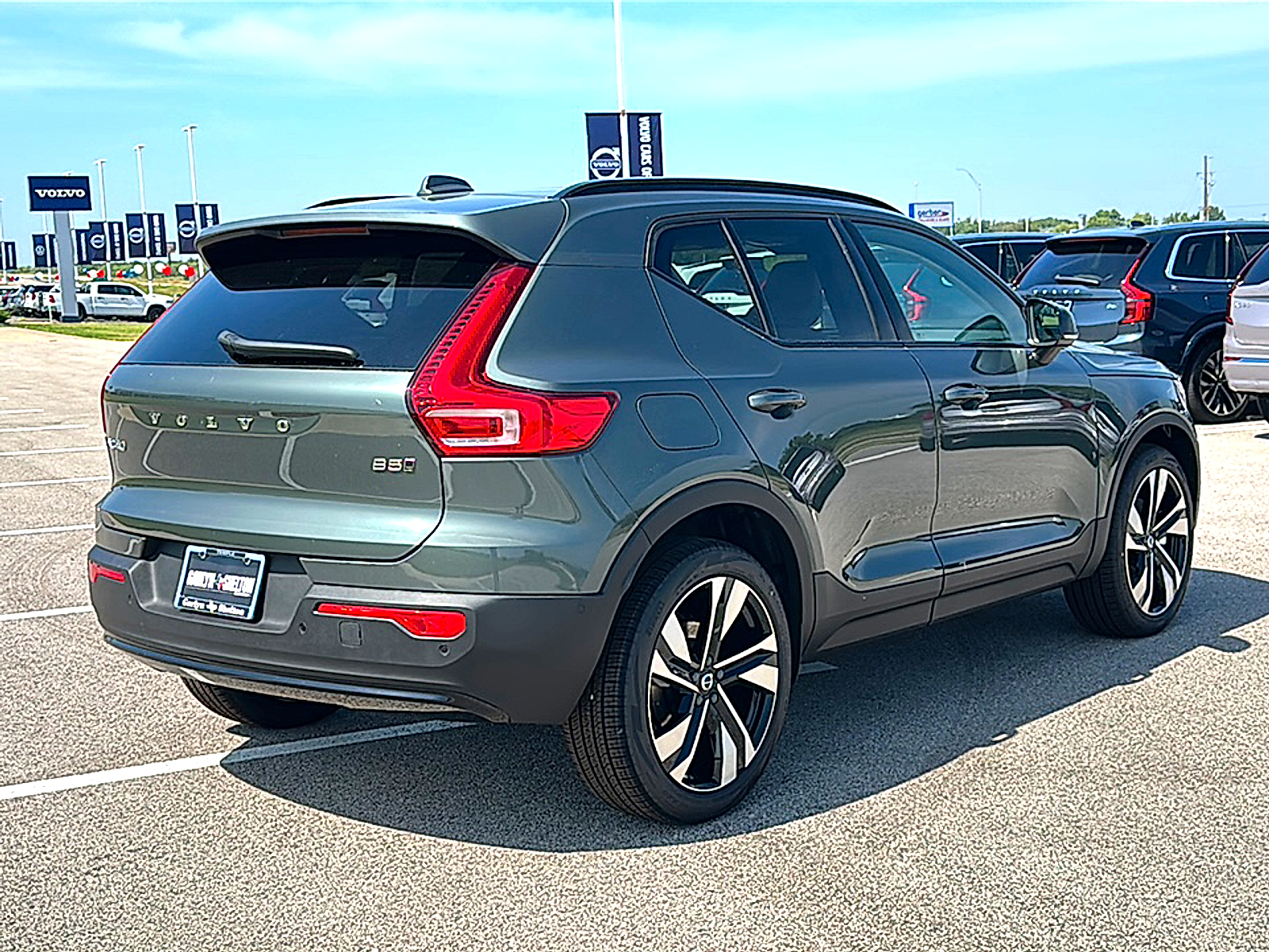 2026 Volvo XC40 Plus Image 3 of 26