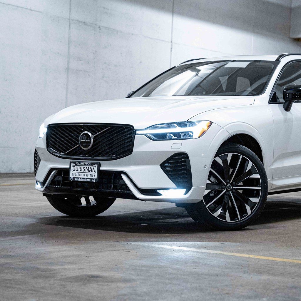 2026 Volvo XC60 Ultra Image 2 of 30