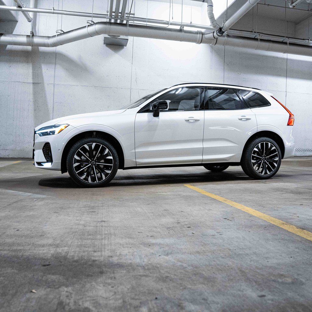 2026 Volvo XC60 Ultra Image 3 of 30