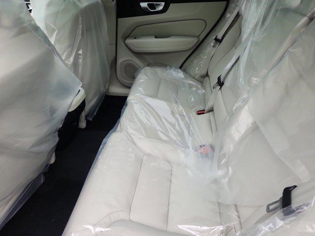 2026 Volvo XC60 Ultra Image 10 of 26