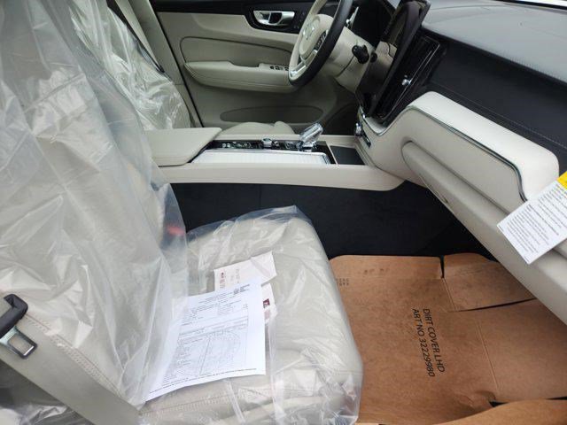 2026 Volvo XC60 Ultra Image 11 of 26