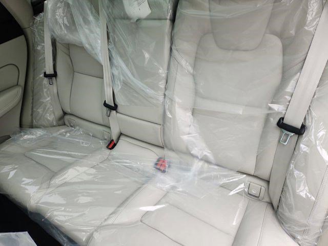 2026 Volvo XC60 Ultra Image 8 of 26