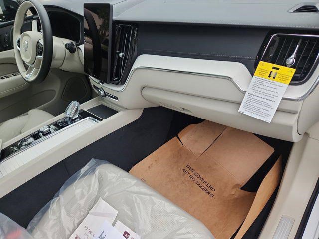 2026 Volvo XC60 Ultra Image 12 of 26