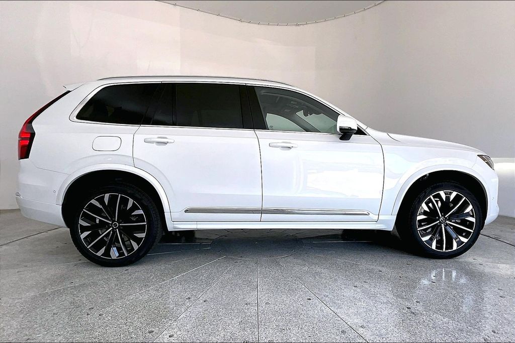2026 Volvo XC90 Plus Image 3 of 44