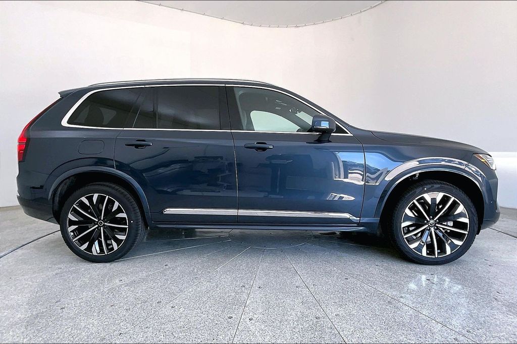 2026 Volvo XC90 Plus Image 3 of 44