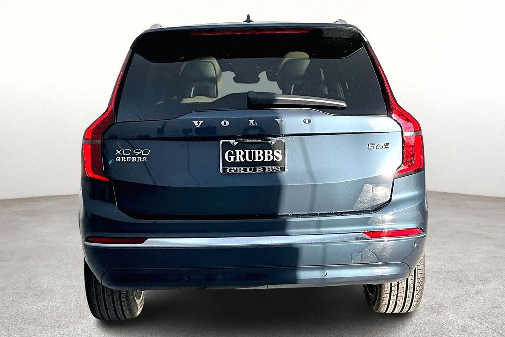 2026 Volvo XC90 Plus Image 3 of 42