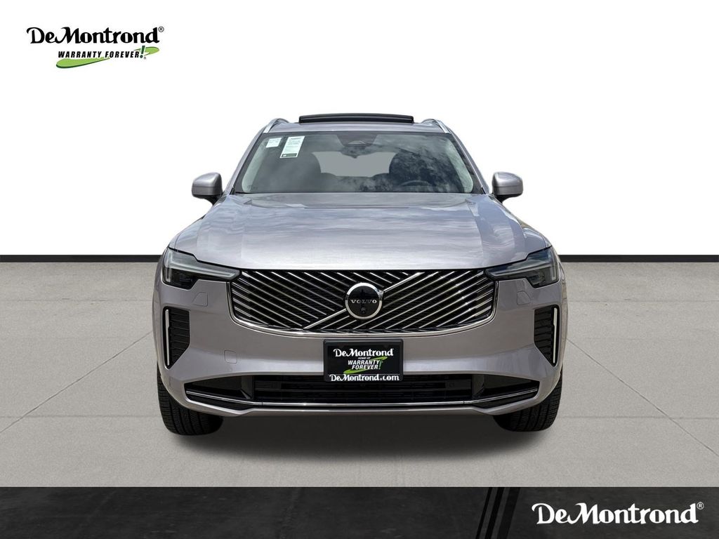 2026 Volvo XC90 Plus Image 2 of 31