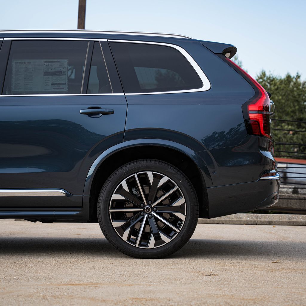 2026 Volvo XC90 Ultra Image 2 of 30