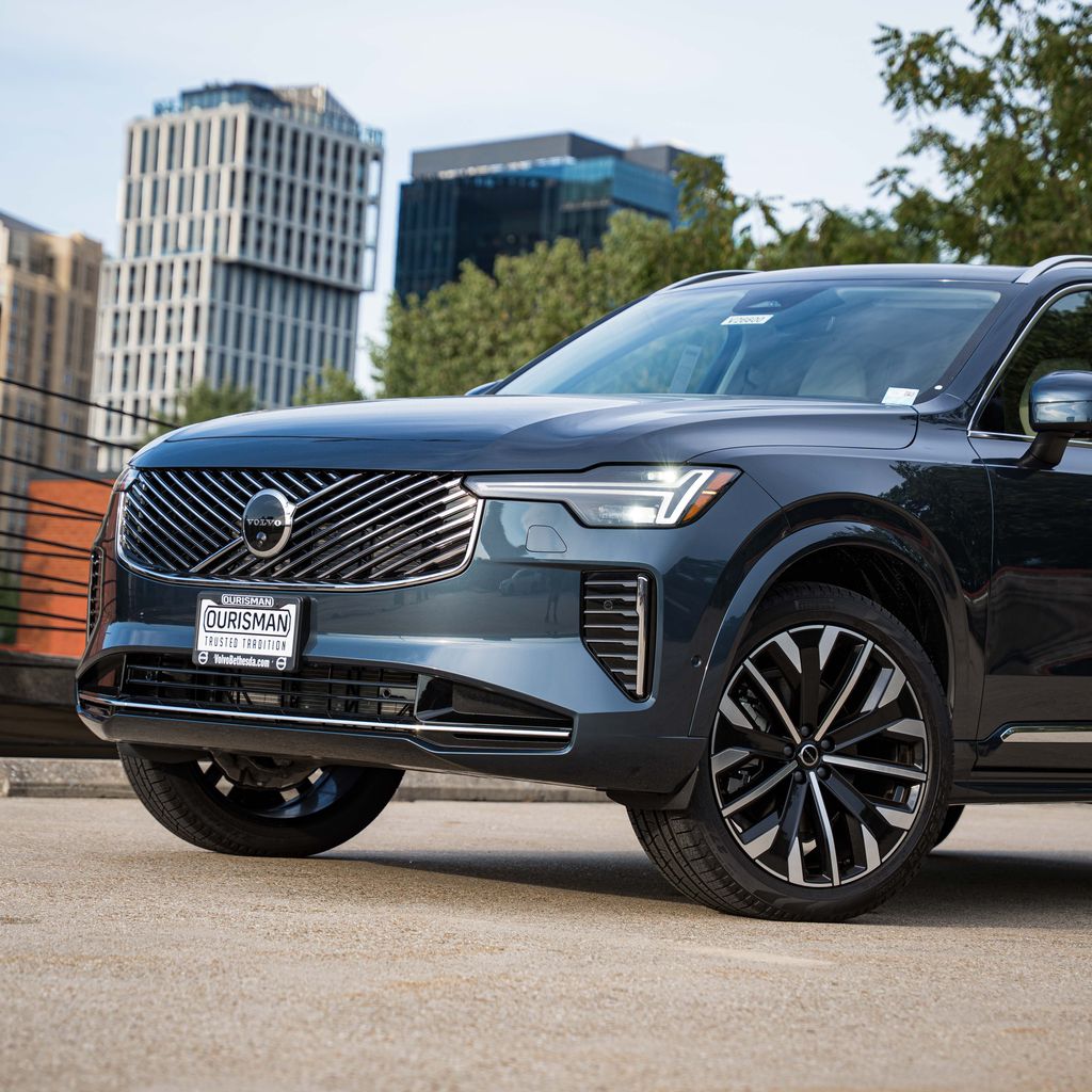 2026 Volvo XC90 Ultra Image 3 of 30