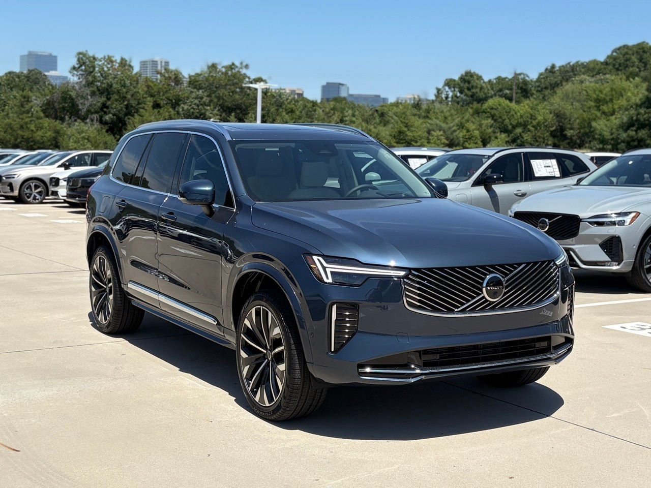 2026 Volvo XC90 Ultra Image 3 of 21