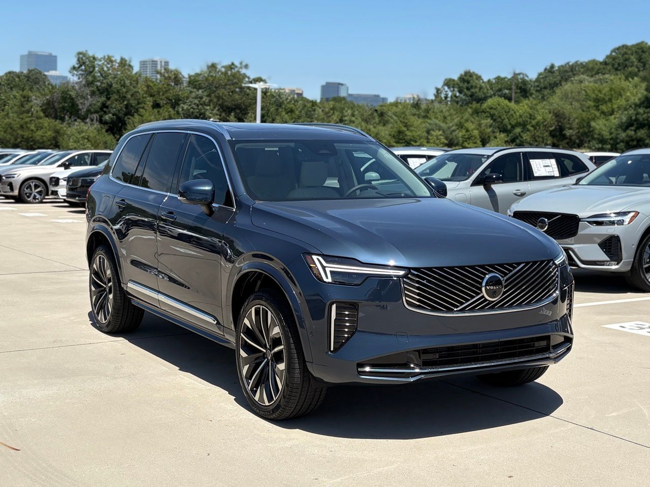 2026 Volvo XC90 Ultra Image 3 of 21