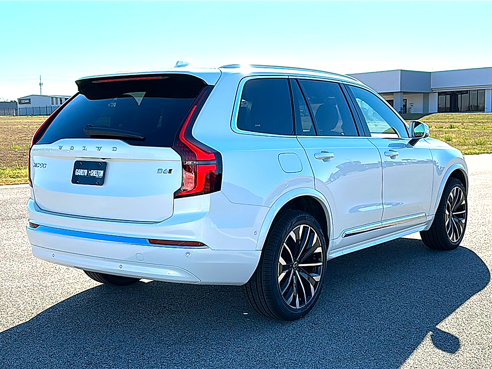 2026 Volvo XC90 Plus Image 3 of 28