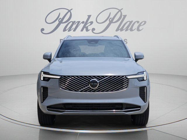 2026 Volvo XC90 Plus Image 2 of 32