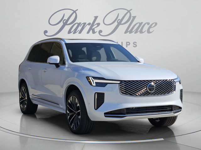 2026 Volvo XC90 Plus Image 3 of 32